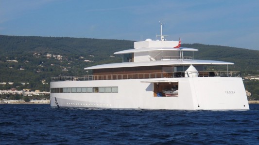 46k6SMYXRuSTnryMez2h_venus-yacht-tender-garage-1600×900