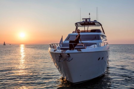 ferretti-850-6