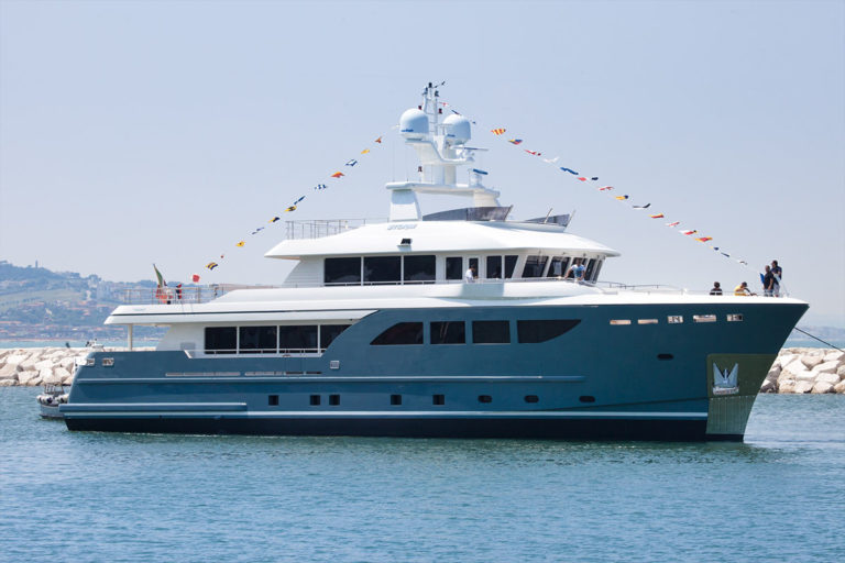 Estaleiro Cantiere delle Marche lança explorer Drawin 102