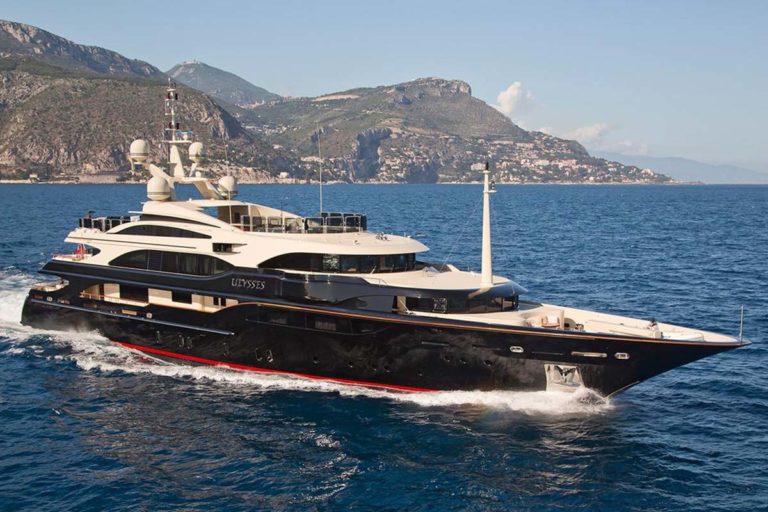 Azimut-Benetti compra fraser yachts ulysses - boat shopping