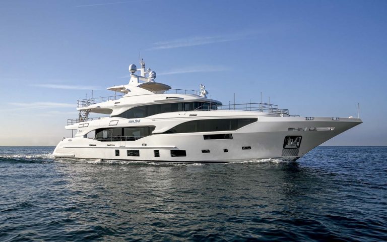 Benetti Mediterraneo 116 -Mr-Loui-estreia-em-Miami-boatshopping