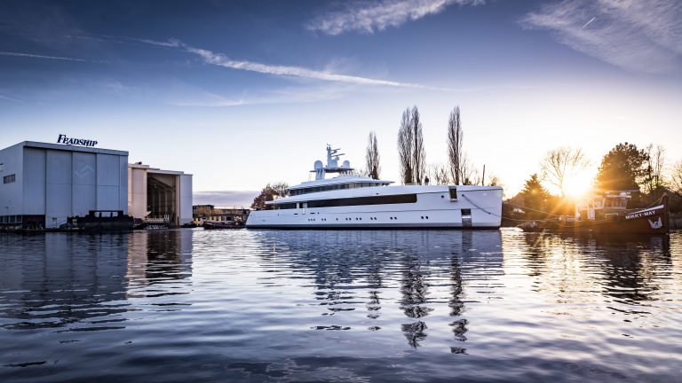 Feadship lança iate de 58 metros Najiba - boat shopping