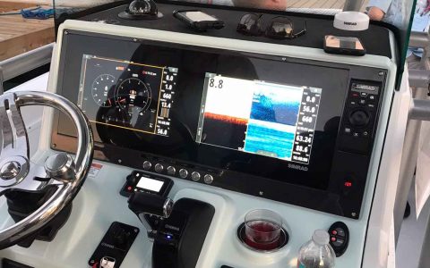 simrad display integrado – boat shopping 2