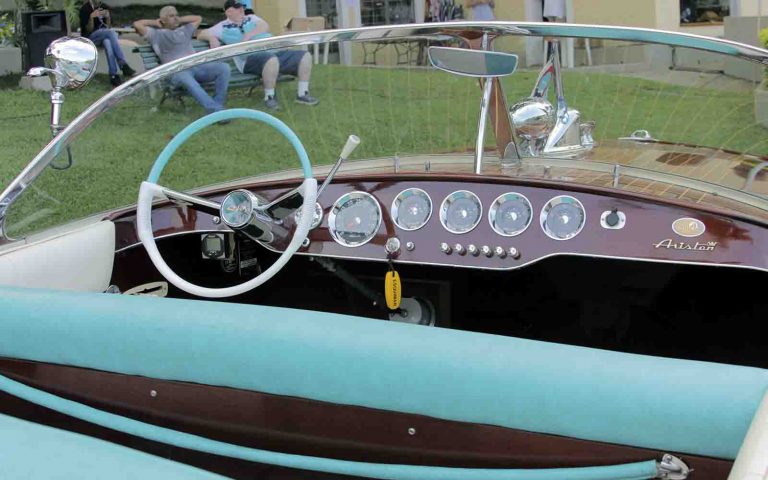 v classic boat - boat shopping