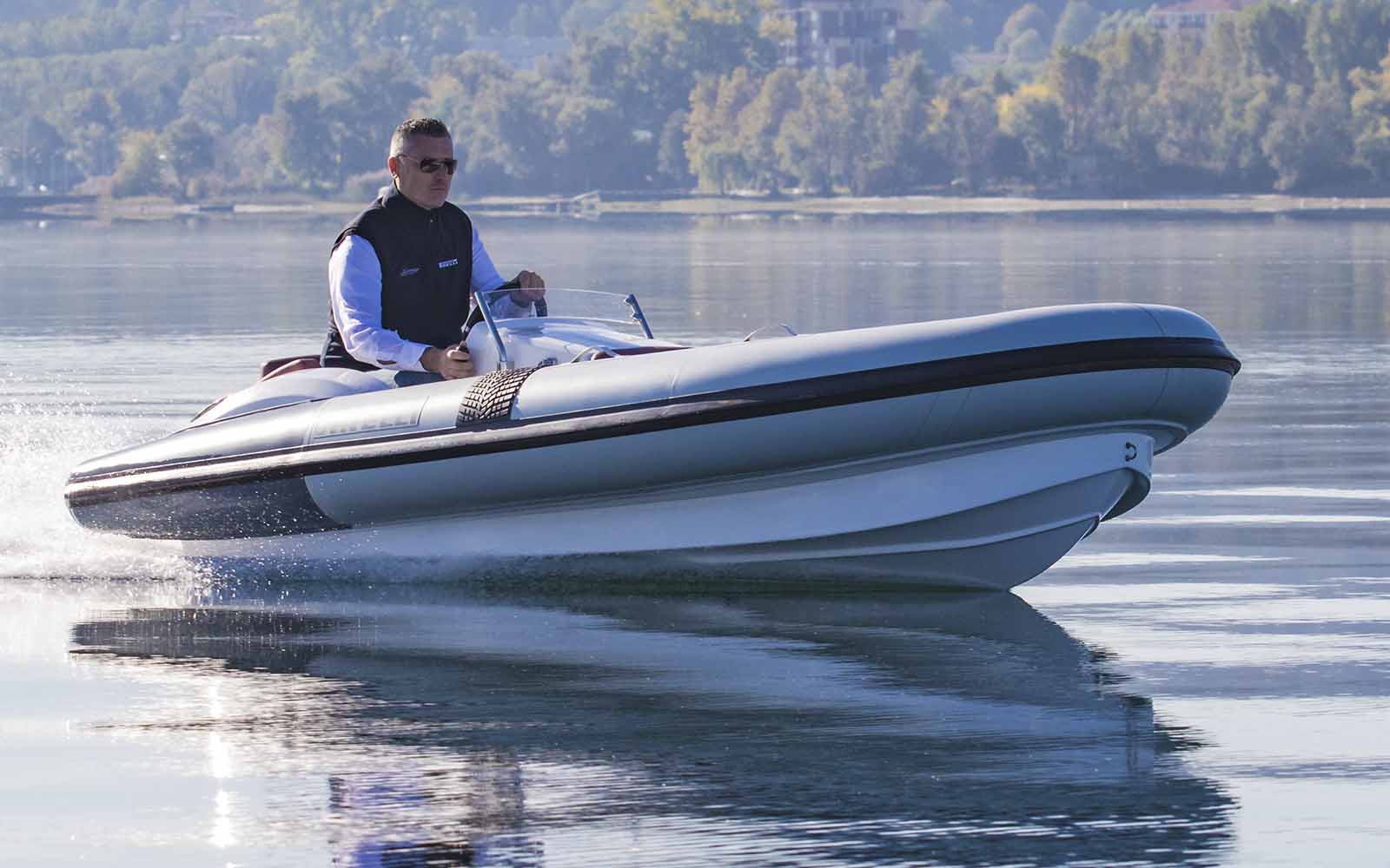 Pirelli J39 Azimut Special Edition - boat shopping