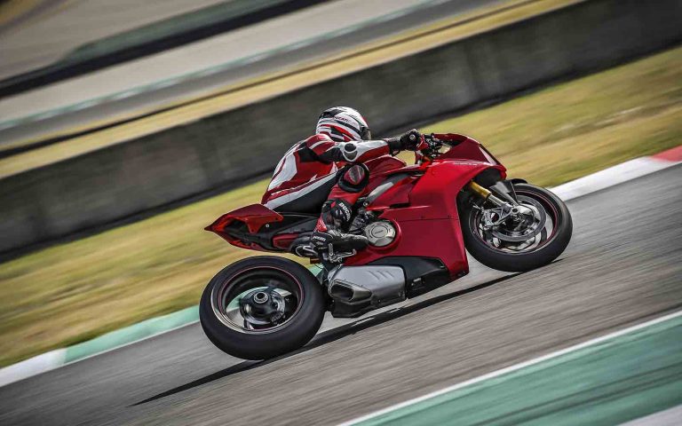 brasileiro quebra recorde da ducati - boat shopping