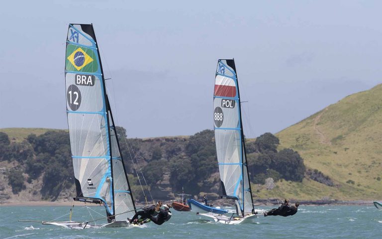 Martine Grael e Kahena Kunze Mundial de 49erFX - boat shopping