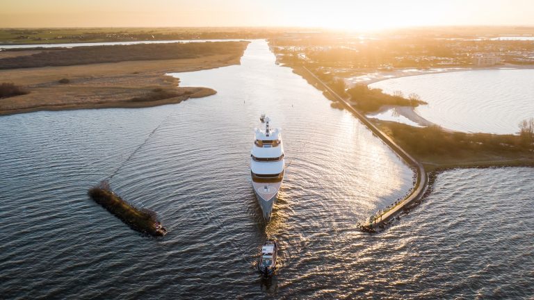 Superiate Moonrise Feadship - boat shopping