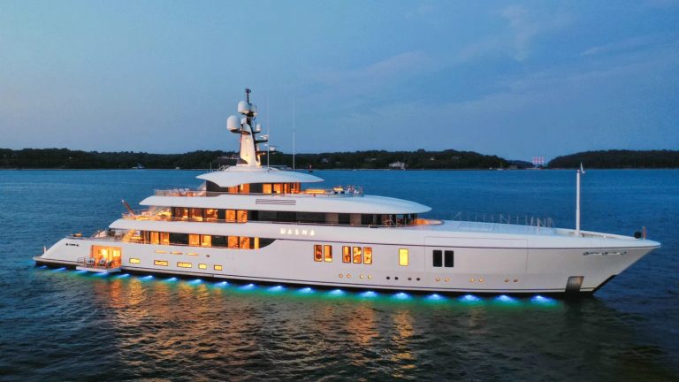 Superiate Lunasea Feadship - boat shopping