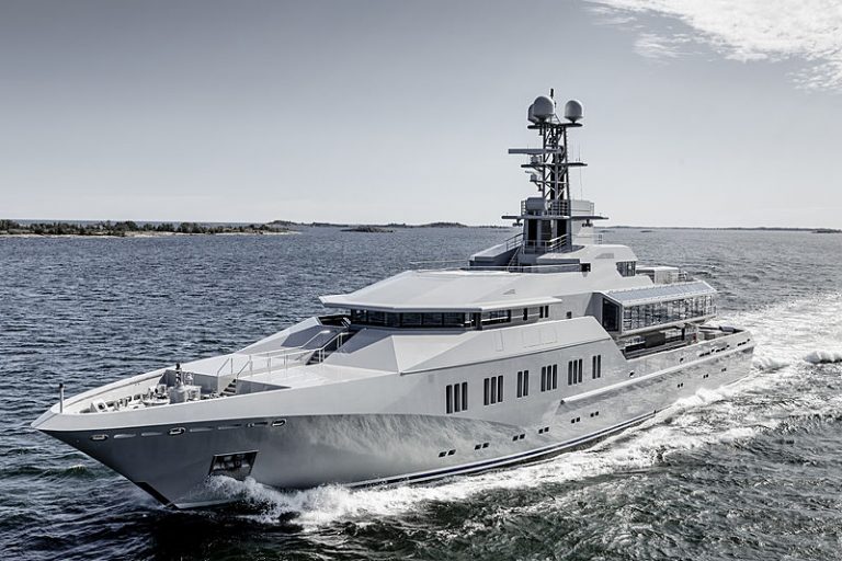 Superiate Skat Lurssen - boat shopping