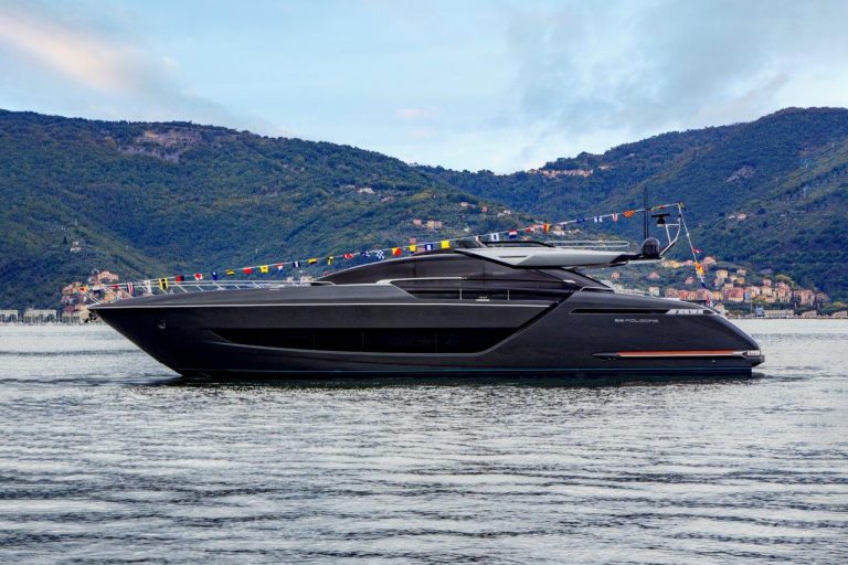 Riva 88 Folgore - boat shopping