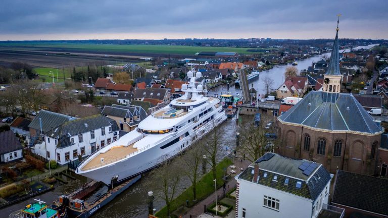 Feadship superiate boardwalk - boat shopping