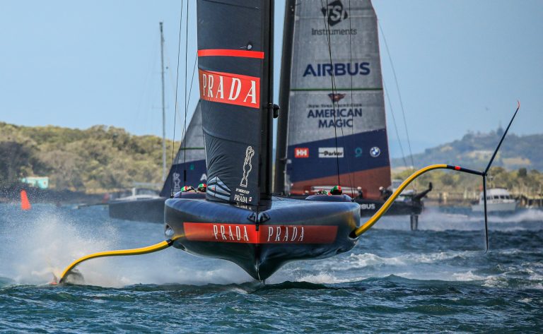 Luna rossa vence prada cup - boat shopping