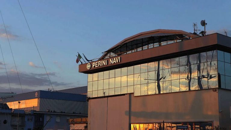 Sanlorenzo e ferretti group salvam perini navi - boat shopping