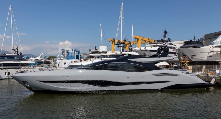 Mangusta 104 REV - boat shopping