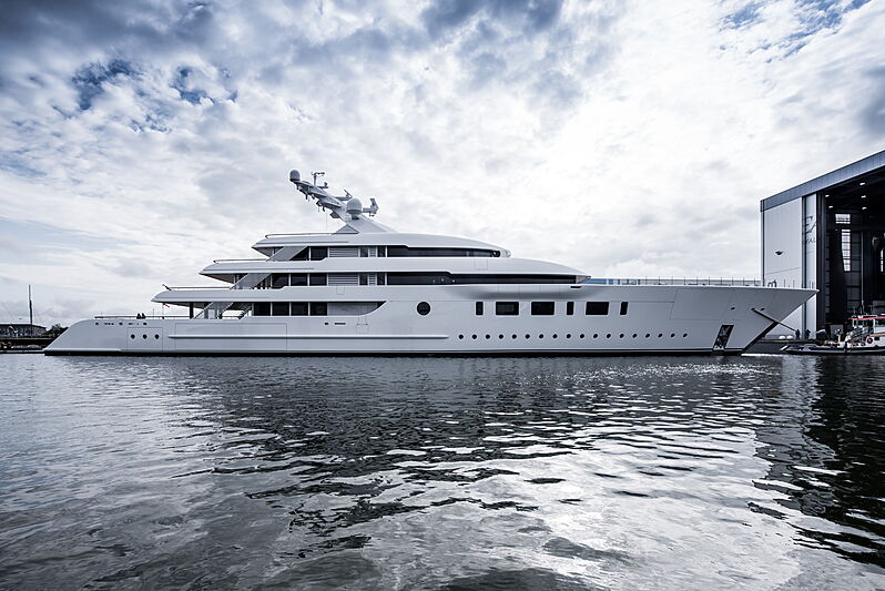 superiate blissx feadship lançamento - boat shopping