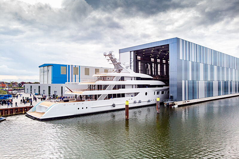 superiate blissx feadship lançamento - boat shopping