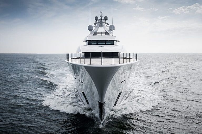 Feadship superiate Bliss teste de mar - boat shopping