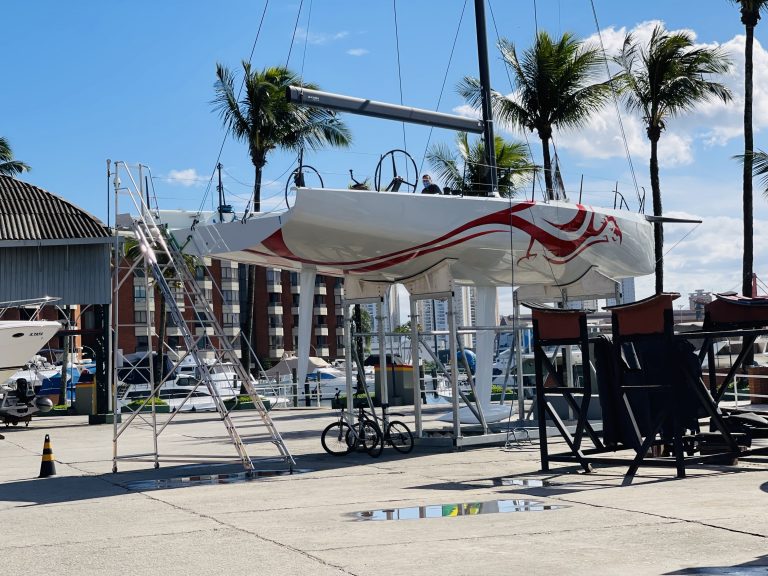 Barco mais moderno do Brasil - boat shopping