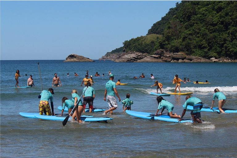 Evento SUP Para Todos oferece aulas de stand up de graça em Iguape e Ilha Comprida