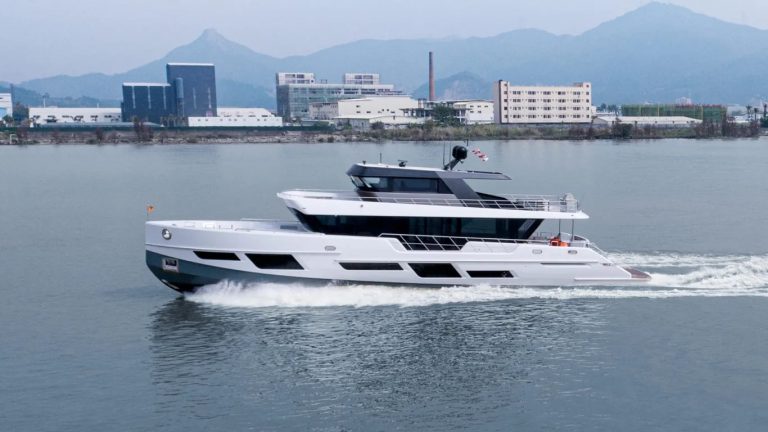 Primeiro explorer CLX96 da CL Yachts conclui testes no mar