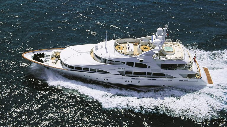 Iate a motor More da Benetti encontra novo proprietário