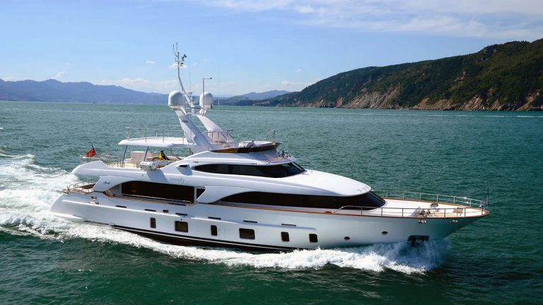 Iate a motor Serenity Mia da Benetti é vendido