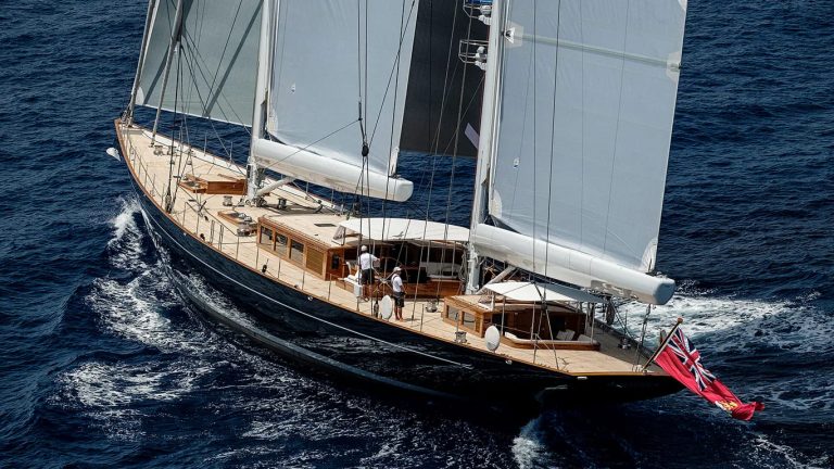 Project 408 de 65m da Royal Huisman é revelado como Aquarius II