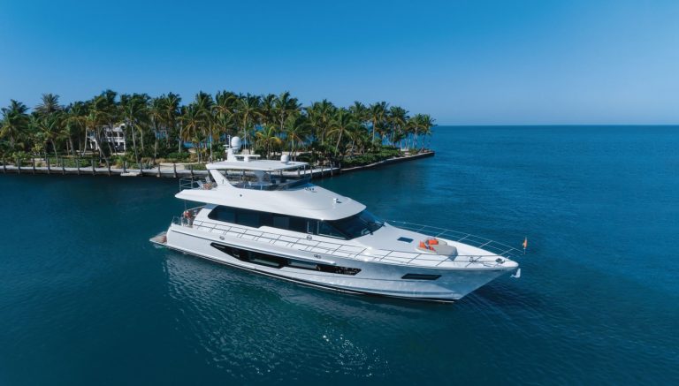 CL Yachts vende dois CLB72 no Miami International Boat Show 2022