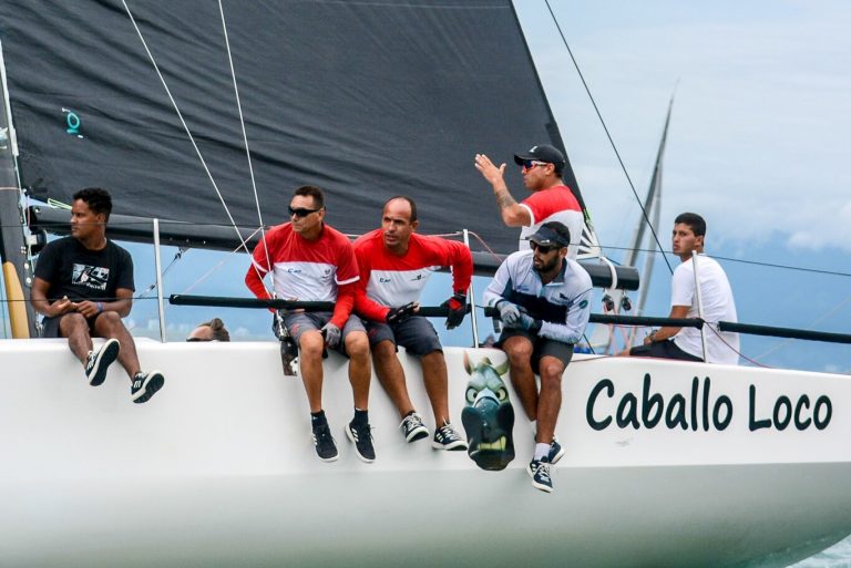 Desafio da tripulação do Caballo Loco é manter a liderança da Classe C30 no Circuito Ilhabela