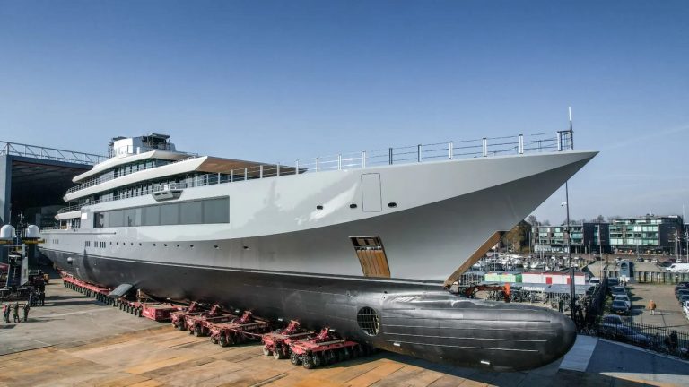 Oceanco lança o superiate Y720