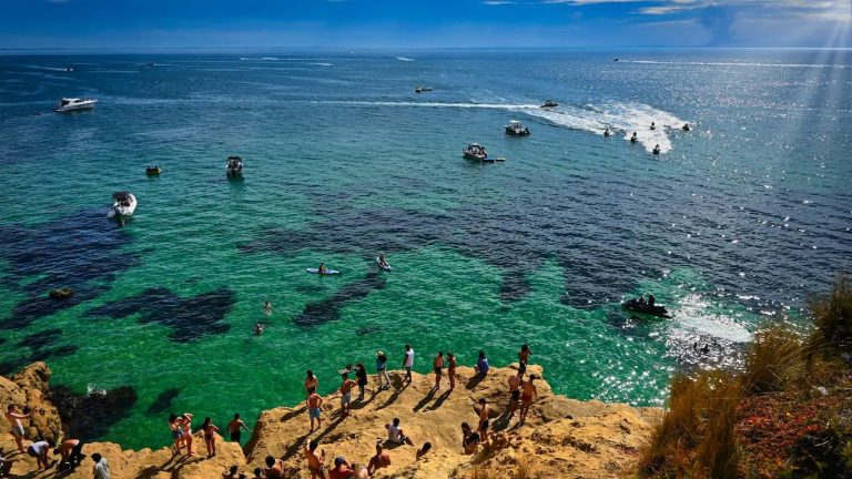 As novas pranchas de surf elétricas perfeitas para superiates