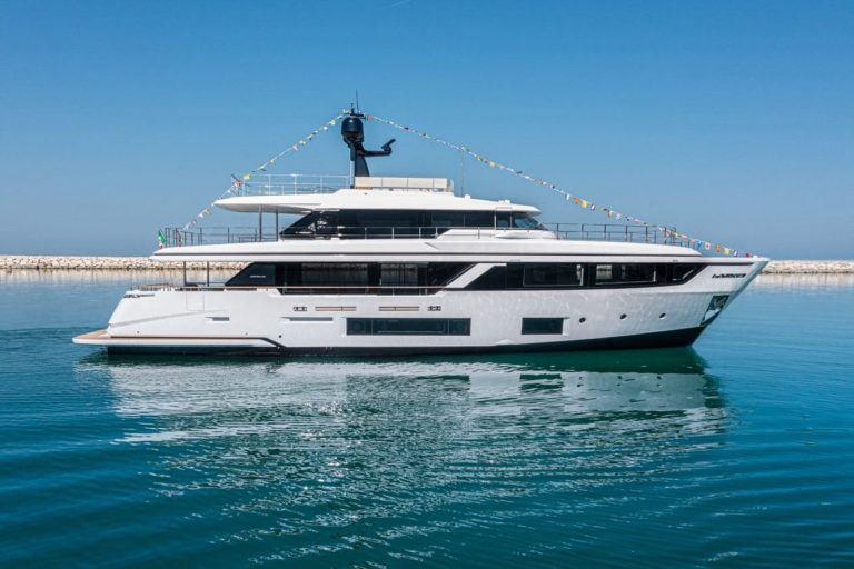 Custom Line lança sétima Navetta 30