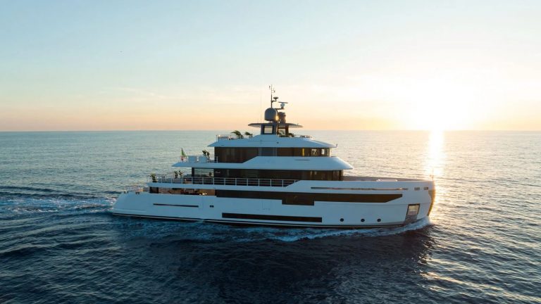 Benetti lança primeiro modelo de 37m B.Yond