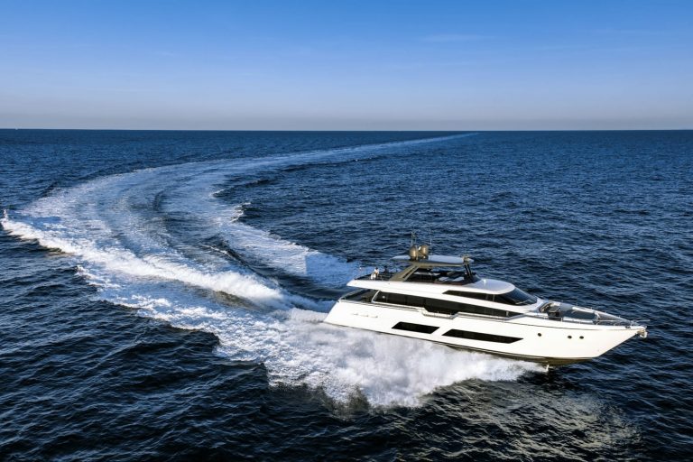 Primeira Ferretti 850 Fabricada no Brasil é Lançada em Itajai