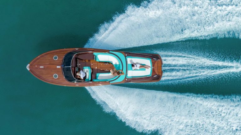 Riva lança novo modelo 10m Anniversario em Cannes