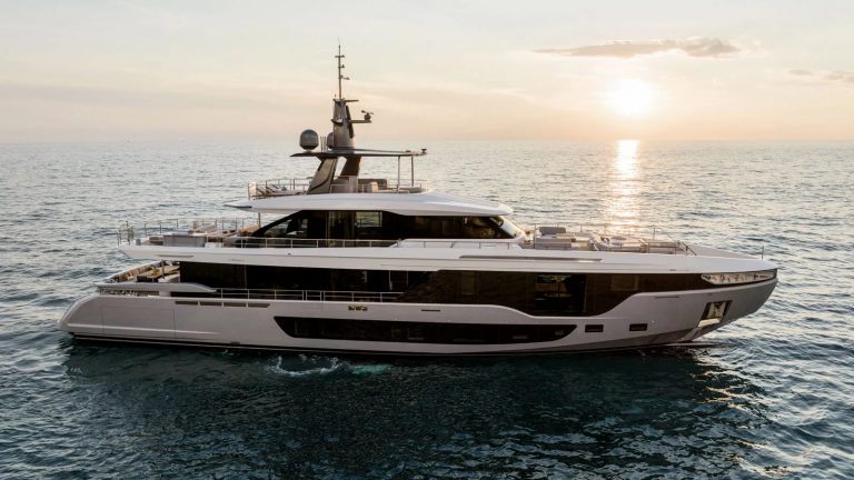 Azimut apresenta novos modelos Grande 36M e 26M em Cannes