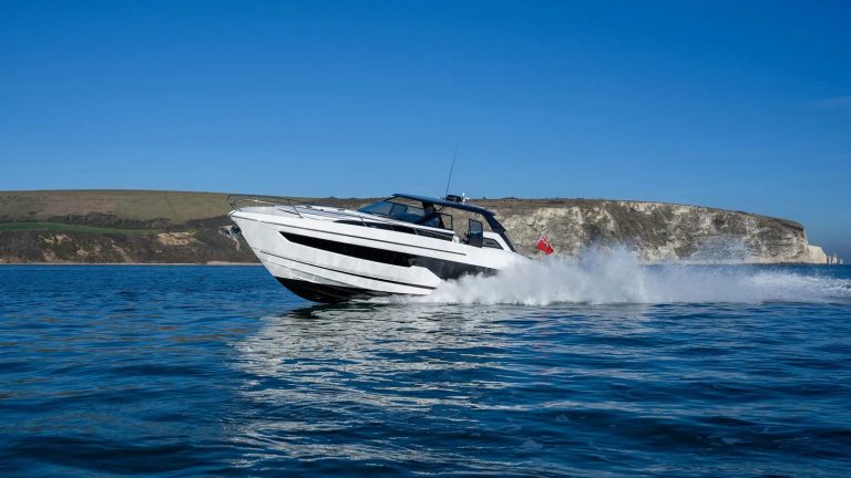 Sunseeker apresenta Superhawk 55