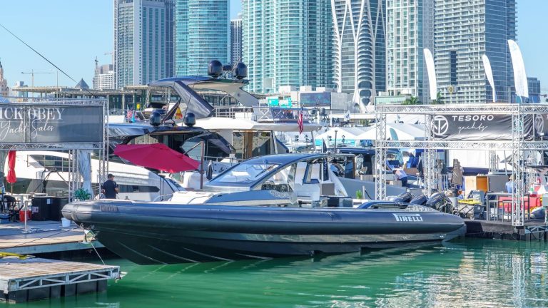 LANCHAS PIRELLI 35 E PIRELLI 50 ESTRÉIA NO MIAMI INTERNATIONAL YACHT SHOW