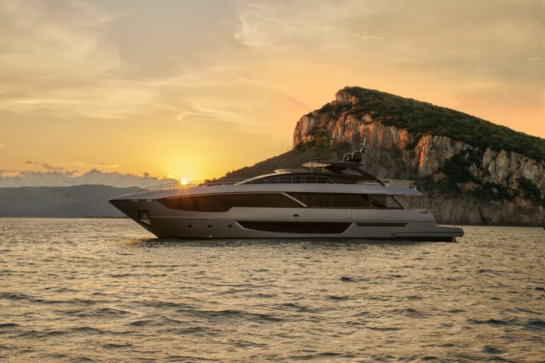 RIVA 102′ CORSARO A NOVA ERA DOS IATES FLYBRIDGE