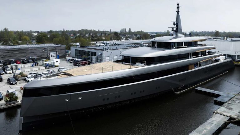 Feadship 710 de 84 milhões com geradores de biocombustível