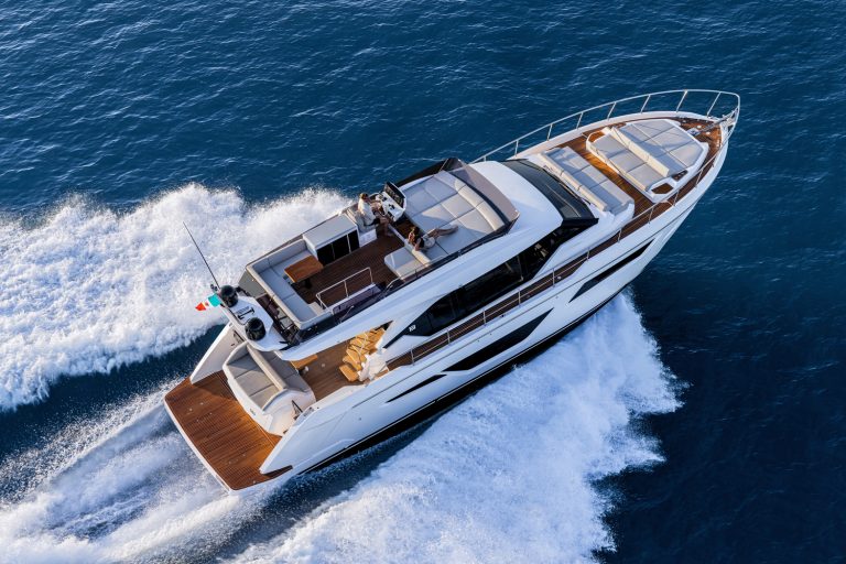 Nova Ferretti  580 Design e Personalidade Forte