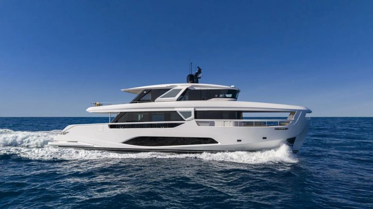 Novo InFYnito 90 da Ferretti Yachts